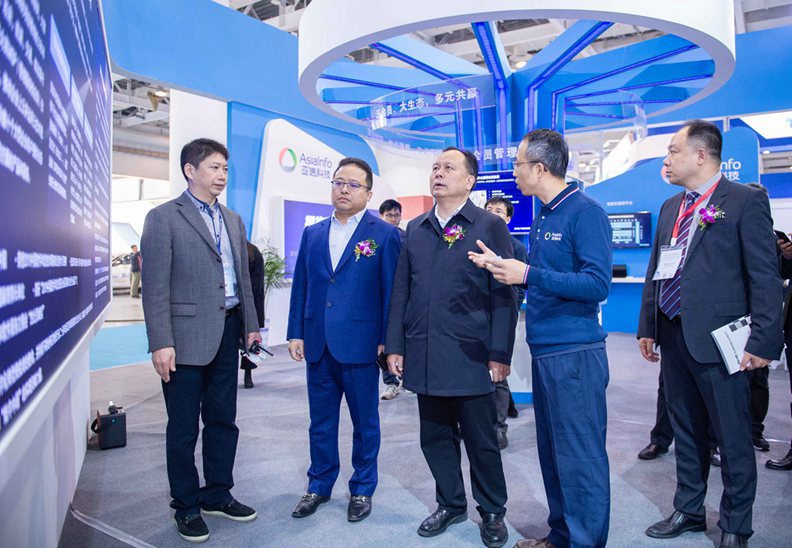 湖南省人大常委会副主任周农，工信部、交通部及湖南省、长沙市与会领导，以及当地交通行业代表和媒体等都莅临59博论坛网科技展区参观交流。